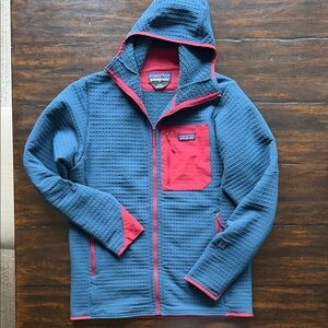 The Patagonia Men's R2® TechFace Hoody (style 83730) Dark Blue/Burgandy Medium